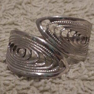 Vintage Sarah Coventry Silver Tone Filigree Bypass Adjustable Ring Size 7-9